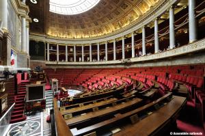 La séance publique d'examen du PLOA n'en est qu'à ses débuts, retardée par les débats sur la Nouvelle-Calédonie.