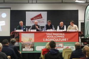 De gauche à droite : Luc Smessaert, vice-président de la FNSEA, Régis Desrumaux, président de la FDSEA 60, Hervé Lapie, secrétaire général de la FNSEA, Christophe Haas, vice-président JA national, et Matthieu Carpentier, président de JA 60.