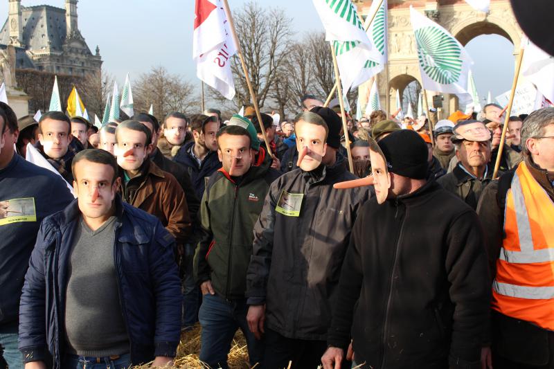 LOise était représentée avec environ 70 agriculteurs venus en car, en train ou par leurs propres moyens. Les 5 départements des Hauts de France étaient représentés avec environ 250 agriculteurs. (© Laurent Mingam)